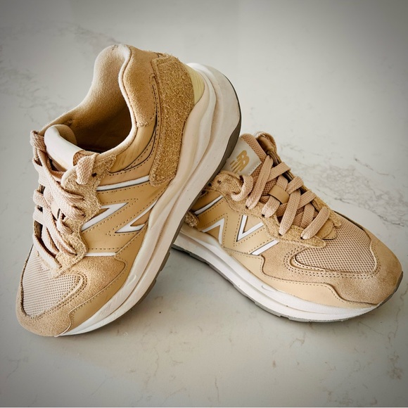 New balance 5740 Cream 7.5 - Picture 5 of 11